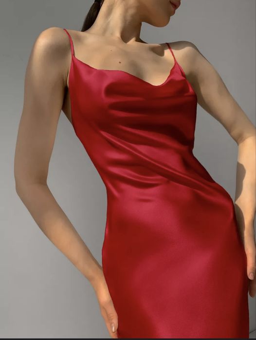 Платье атлас красная