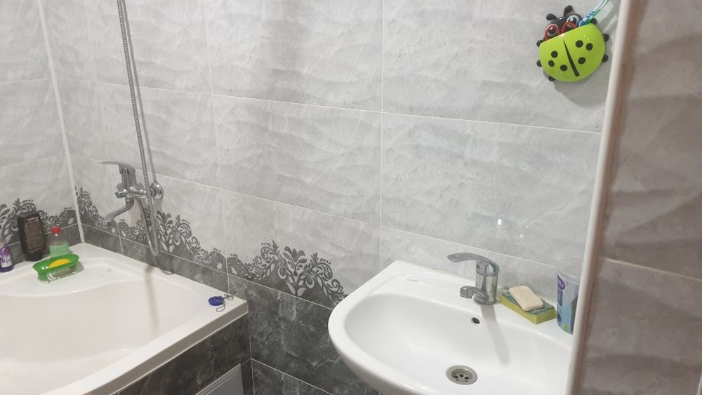 Урганч ш. 4 этажли дом 2 этажда +100 млн кредит бор квартира сотилади.