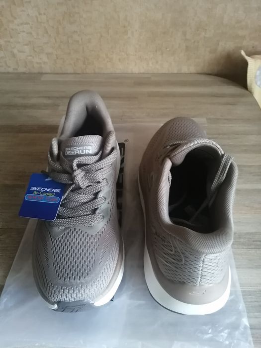 Продам новые кроссовки.