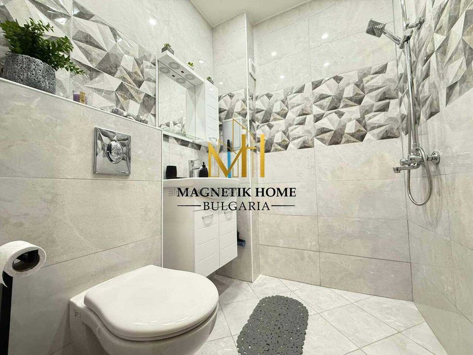 Дава се под наем Тристаен апартамент в Бургас, Лазур - 75 кв.м за 765 € - Снимка #1