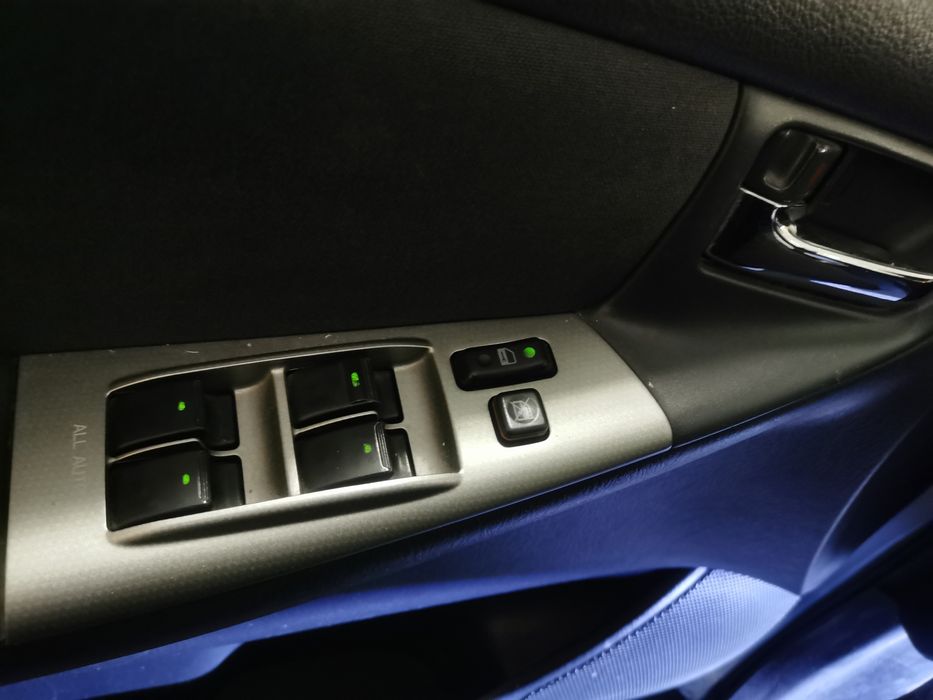 Продавам Тойота Корола 2005г. 1.4 vvti цялата или на части