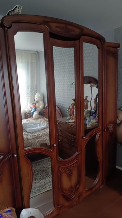 Продам спальный гарнитур Тюльпан