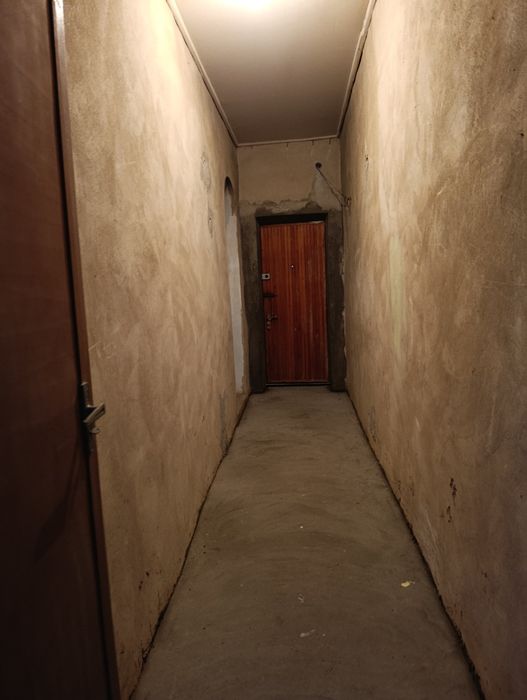 Nazarbekda 1.5 sotixlik, 3xonali uy sotiladi. Fasadi 12.3ga 12.2