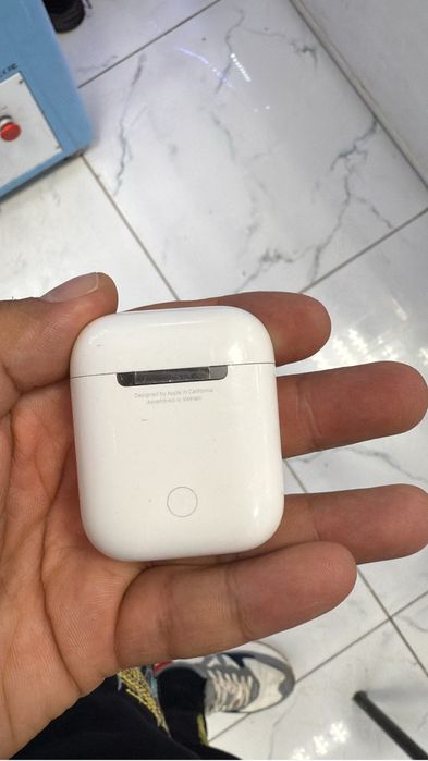 Продам оригинал кейс airpods 2