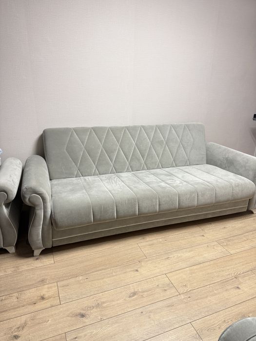 Диван с двумя креслами