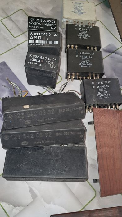 Mers. w 124 Салонные запчасти.