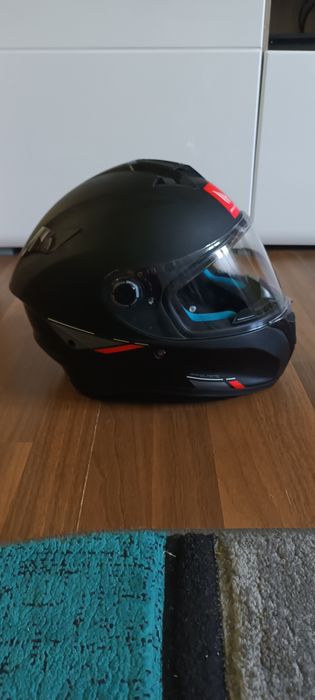 vând cască moto mthelmets mărimea m