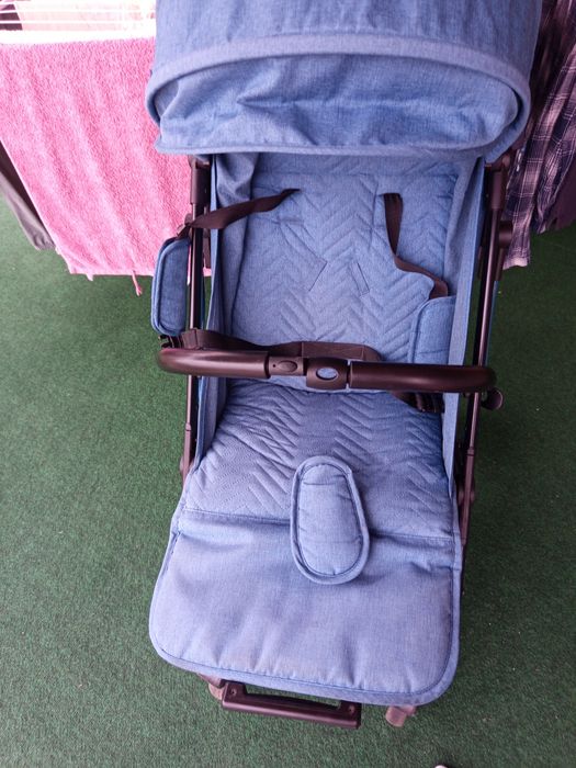 Vând căruț sport  Chicco