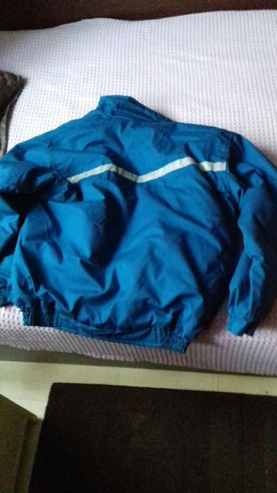 Продавам зимни и летни нови работни дрехи