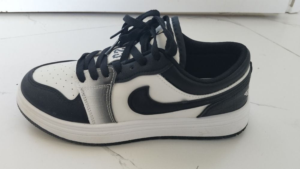 Кроссовка 39Размер