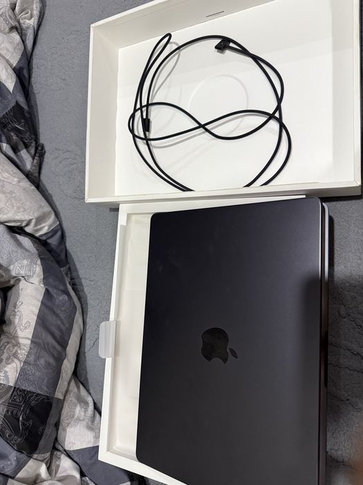 Macbook M4 Pro, 16/512. 100% battery, 39 cycle