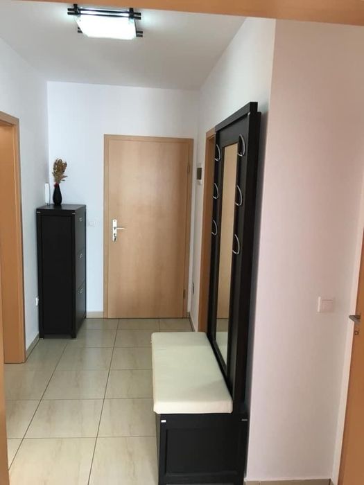 Apartament parter inalt, 2 camere, mobilat/utilat, loc de parcare si boxa la subsol incluse, Avantgarden Brasov.