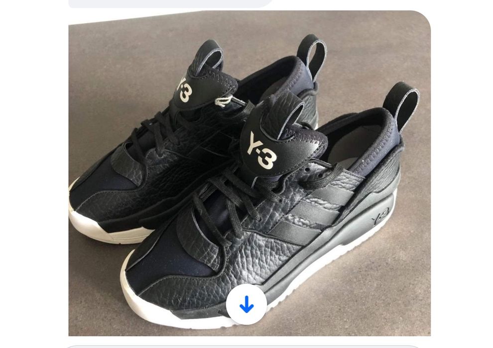 Продавам чисто нови оригинални маратонки  с етикетите Адидас