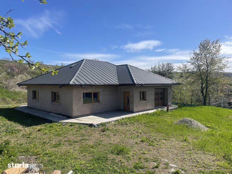 Se vinde casa la gri, din caramida, judet/oras Vaslui, sat Corbu