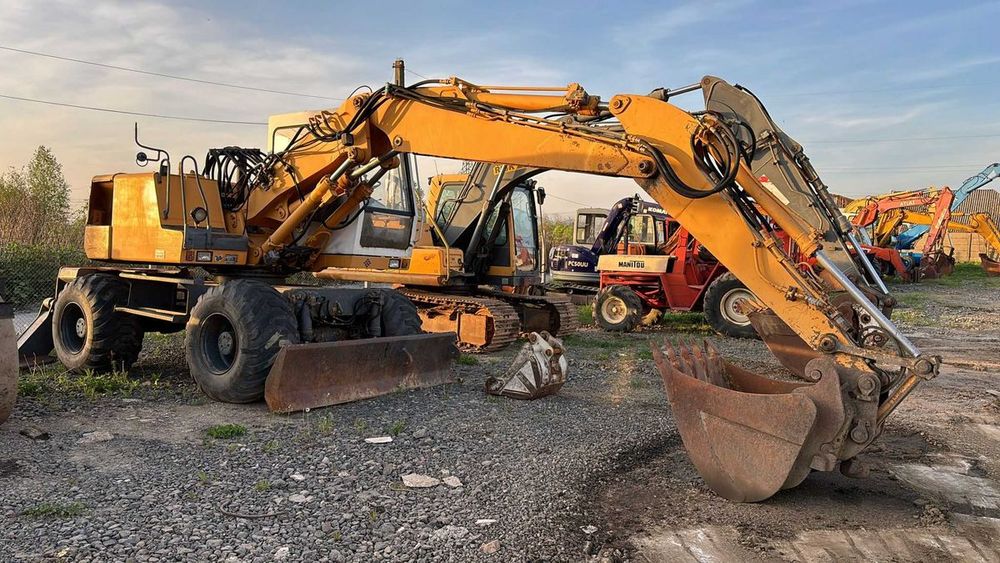 Brat excavator pe roti Liebherr A314,A316,A318