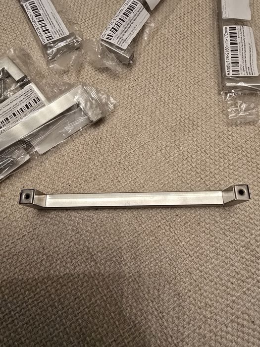 Мебелни дръжки за шкафове  – метални, L-образни, 128 мм, нови