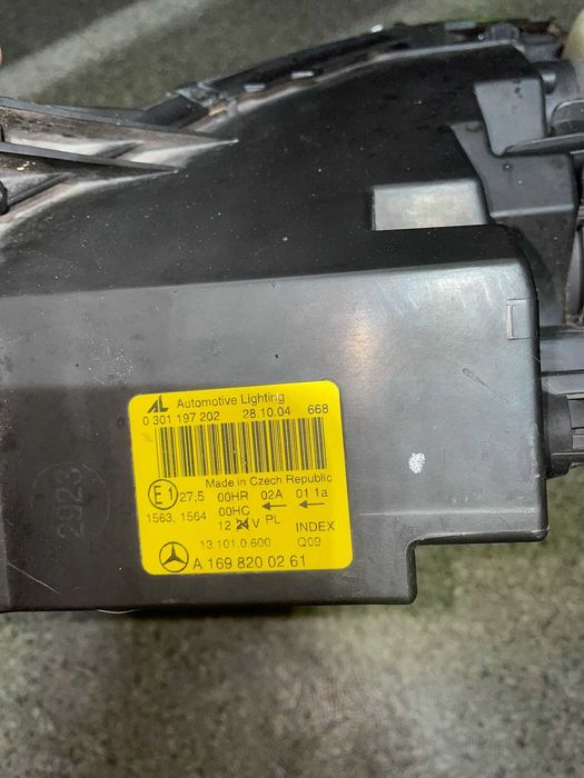 Vand faruri Mercedes a class w169 in stare buna