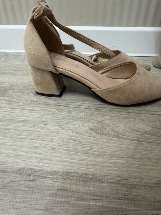 Продам туфли бежевые