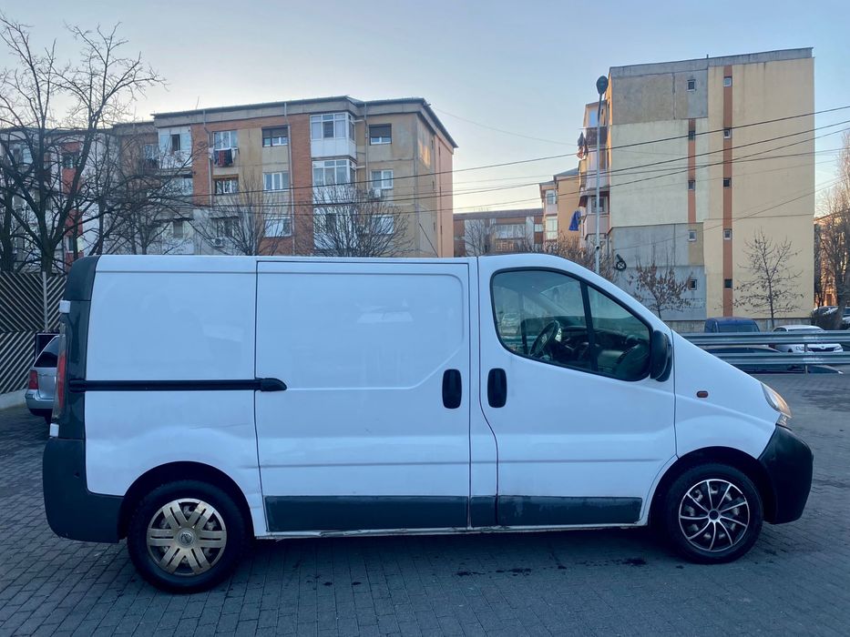 Vand Nissan PrimaStar ( Opel Vivaro - Renault Trafic , acelasi model )