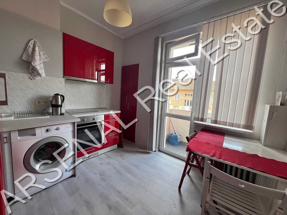 Дава се под наем Тристаен апартамент в София, Център - 88 кв.м за 625 € - Снимка #1