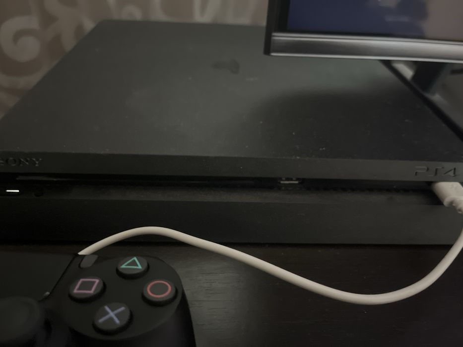 Playstation 4 slim