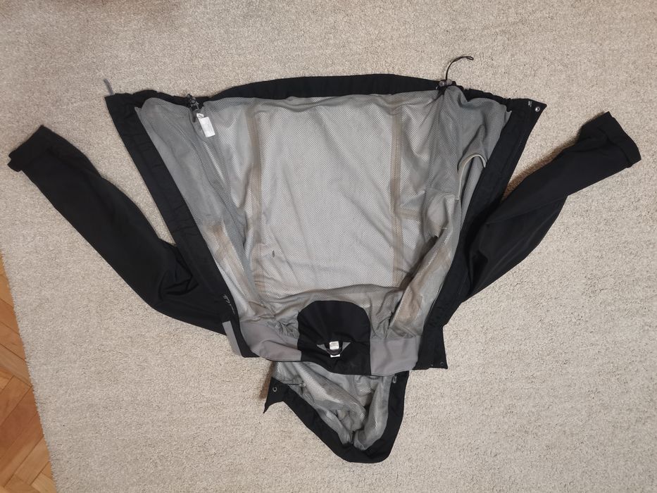 Ветровка яке от Декатлон размер XS за ръст 164 - 170см