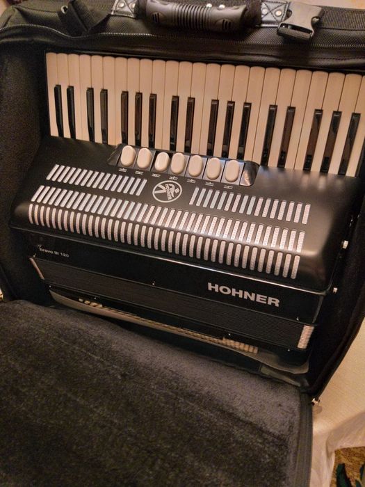 Аккордеон Hohner BRAVO-новый