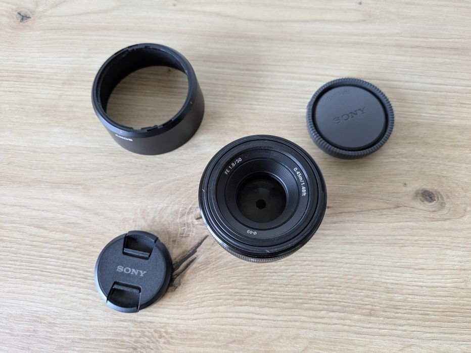 Sony FE 1.8/50 Обектив Като Нов + Сенник, Капачки SEL50F18F