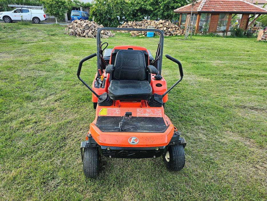 Тракторна Косачка KUBOTA/DISEL. 0. Градус на завиване.  ПЕРФЕКТНА