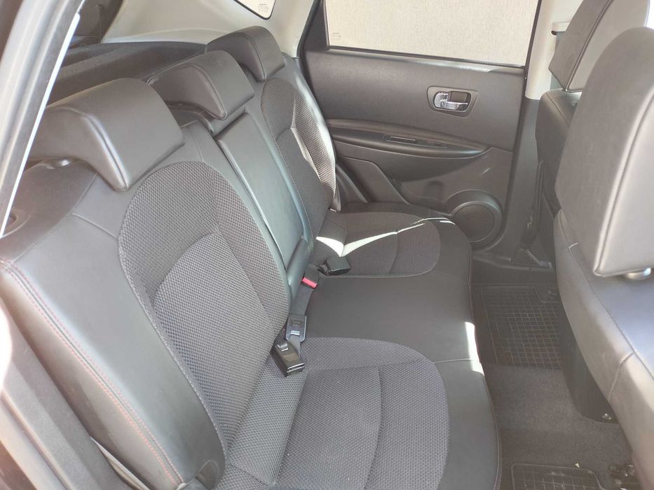 Vând Nissan Qashqai J 10 D motor 2.0, Violet