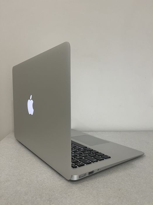 MacBook Air 13” - 8GB RAM, 256GB SSD