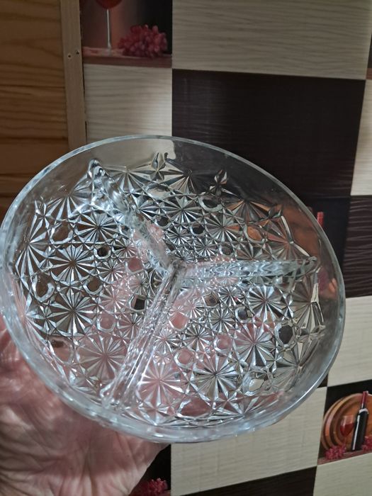 Тарелки и разная посуда