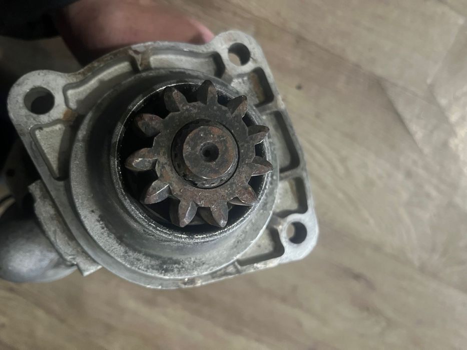 Продам стартер от погрузчика 2 кубовый