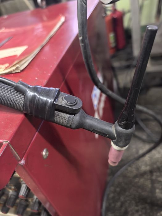 Продавам италиански заваръчен апарат AC DC