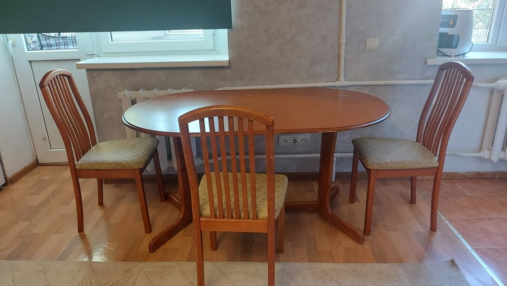 Продам стол и 4 стула