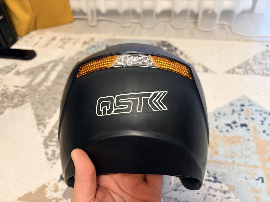 Продам мотошлем QST