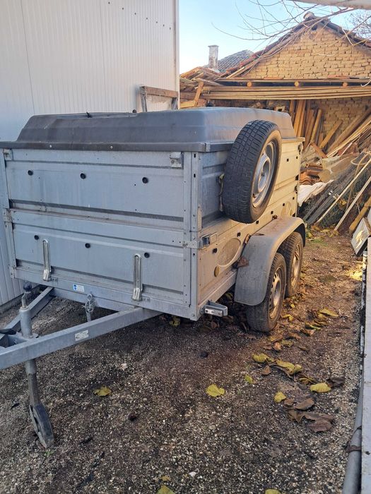 Продава ремарке.