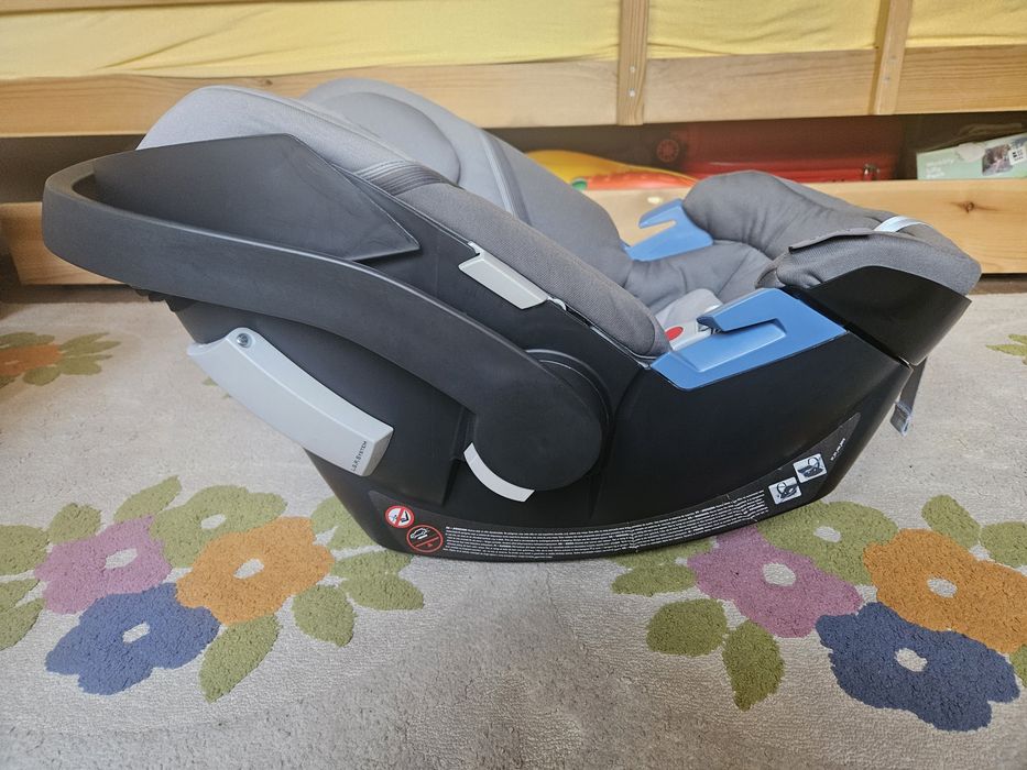 Столче за кола (кошница) Cybex Aton 5 + база и подарък летен калъф