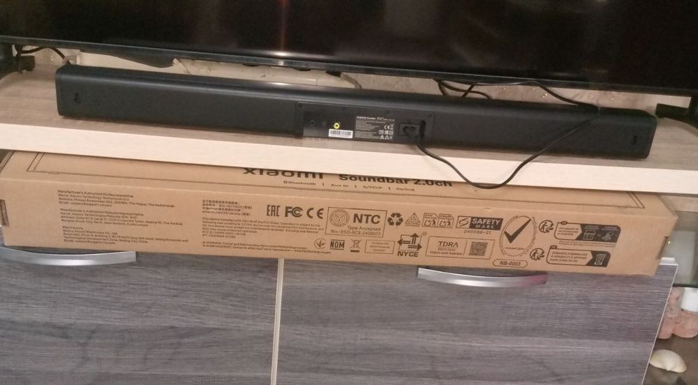 Колонка , для телевизора и также для телефона слушать.