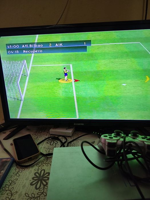 Vând PlayStation 2