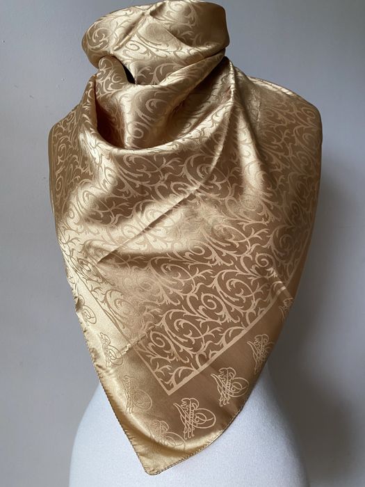 Бежов и кафяв шал от кашмир, вълна, вискоза; Мichael Kors и други