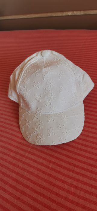 Детски шапки с козирка