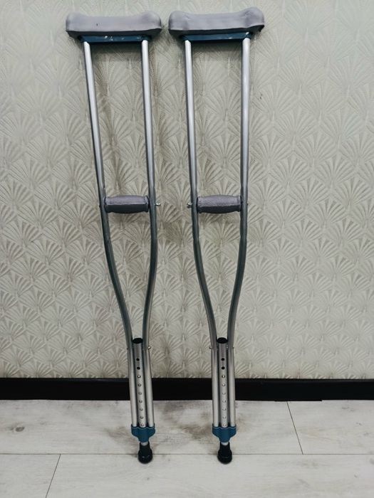 Продаю костыли новый