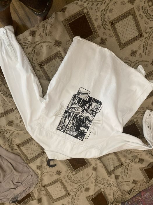 белая интересная куртка