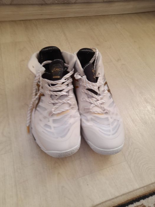 Кроссовки волейбольные