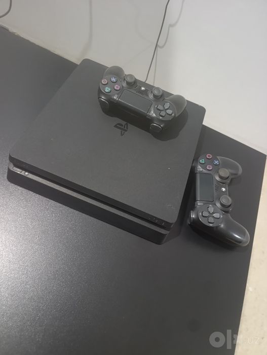 Play station 4 slim