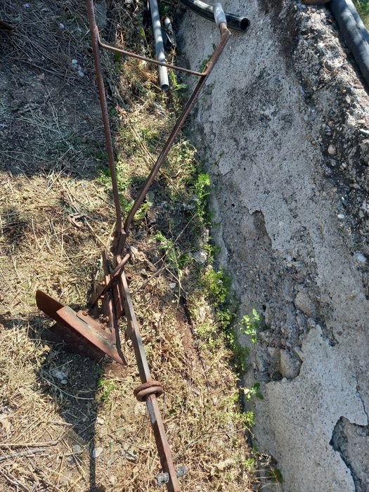 Рало за оран, теглилка за кон, коса...