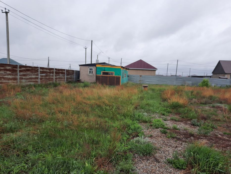 Земельный участок с постройкой