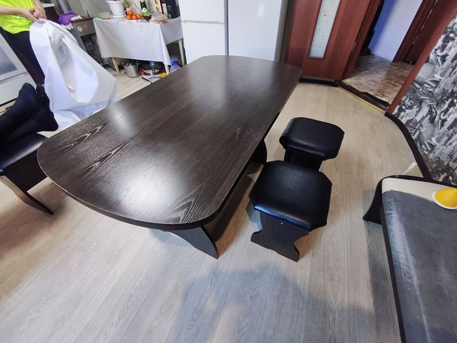 Уголок стол и 4 стула