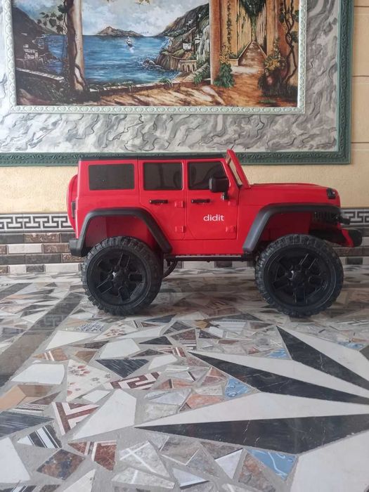 Bolalar mashinasi sotiladi